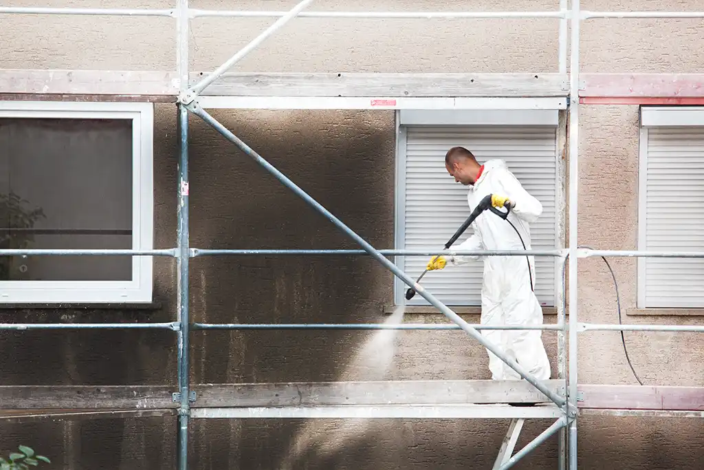 Fassadenreinigung Fassadenreinigung im Niederdruckverfahren