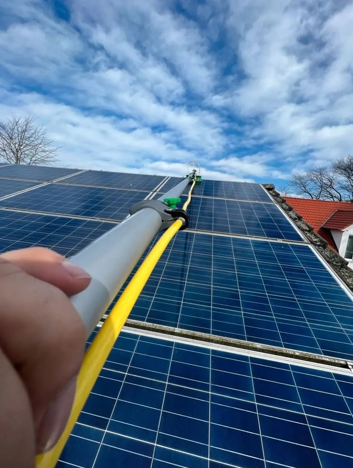 Photovoltaik-Reinigung Photovoltaik-Reinigung mit Reinwasser für mehr Ertrag
